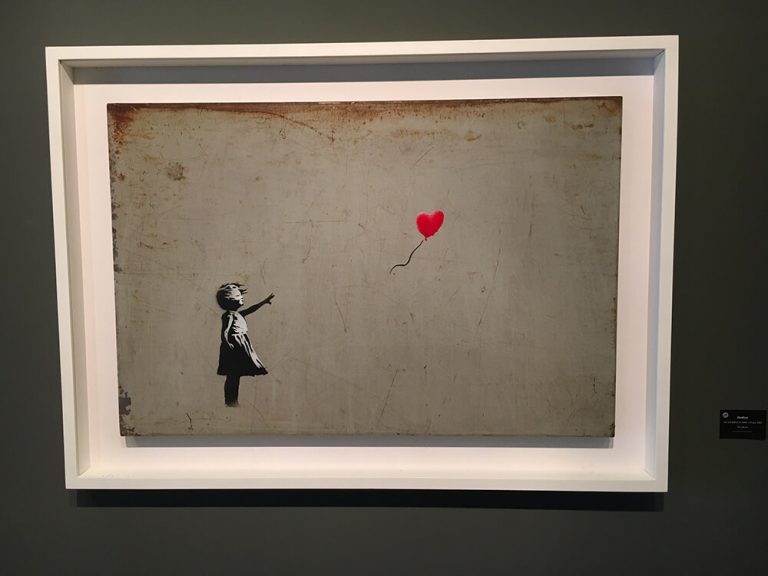 バンクシー Girl with Balloon の意味と解説 | The Art of Banksy JP