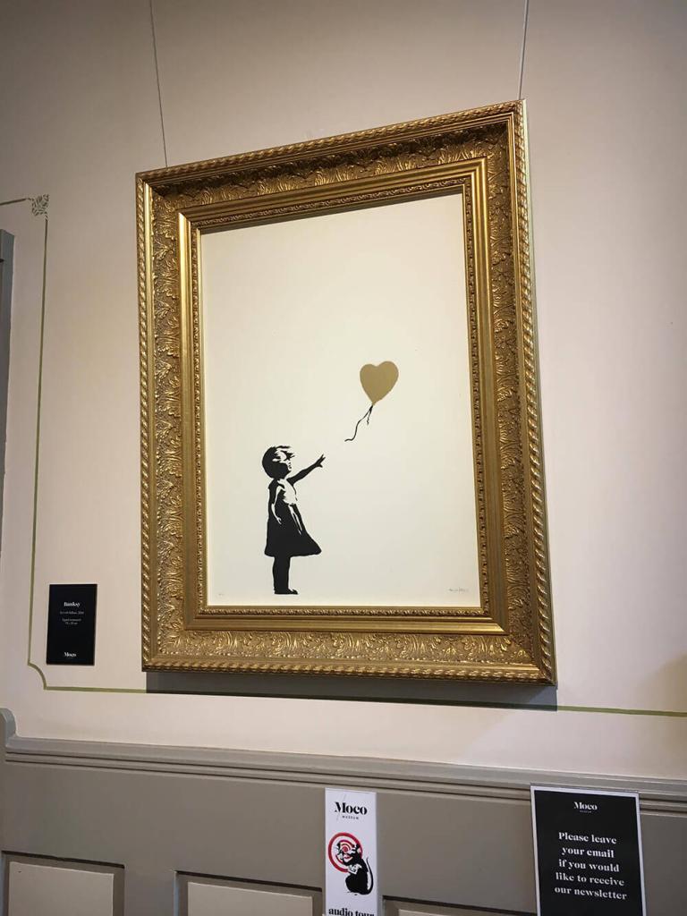 バンクシー】『 Banksy 「Girl With Balloon (GOLD)」 WCP リ