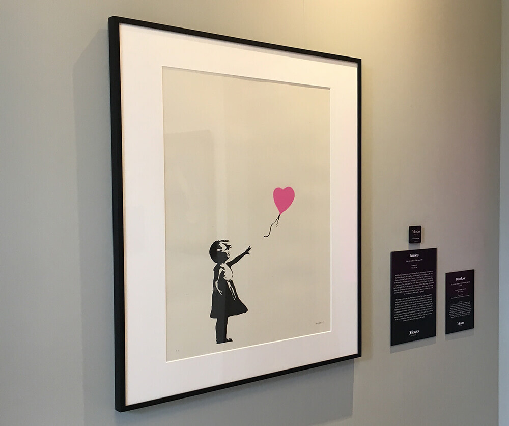 Banksy Red Balloon バンクシー 風船と少女